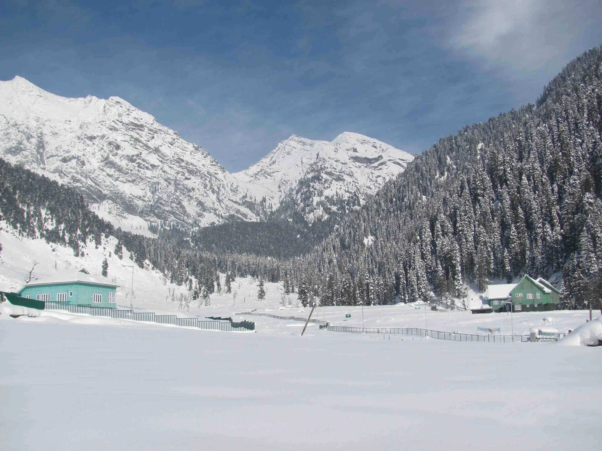 Aru valley in winter, the starting point of the Kolahoi trek